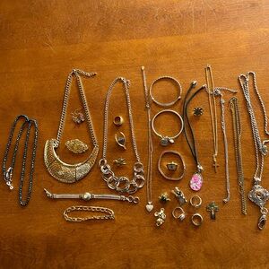 27 Pc ANTIQUE VINTAGE ESTATE JEWELRY Necklaces Bracelets Rings Broochs Earrings